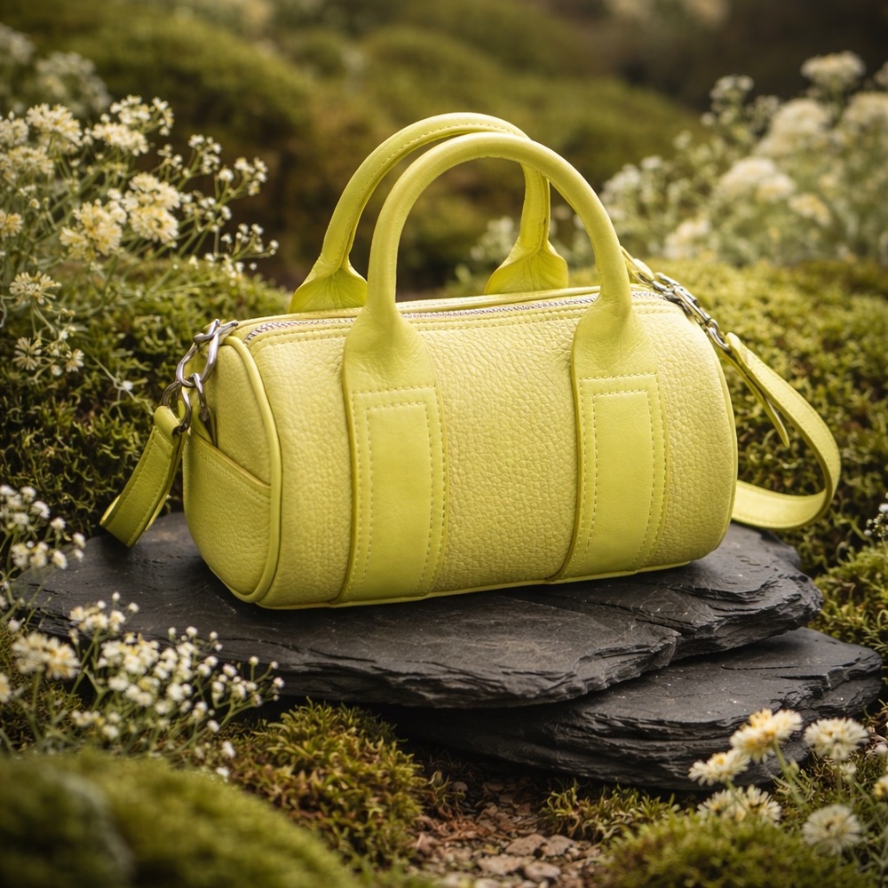 NWT 
URBAN OUTFITTERS LIZZIE PISTACHIO GREEN MINI BARREL DUFFLE CROSSBODY BAG - Picture 2 of 12